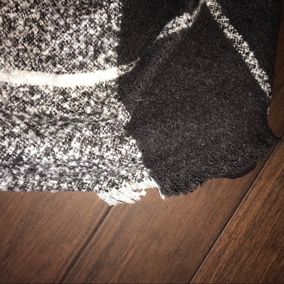 EXPRESS blanket scarf - Picture 2 of 3